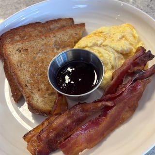 Kids Cheese Scrammble, Wheat Toast & Bacon